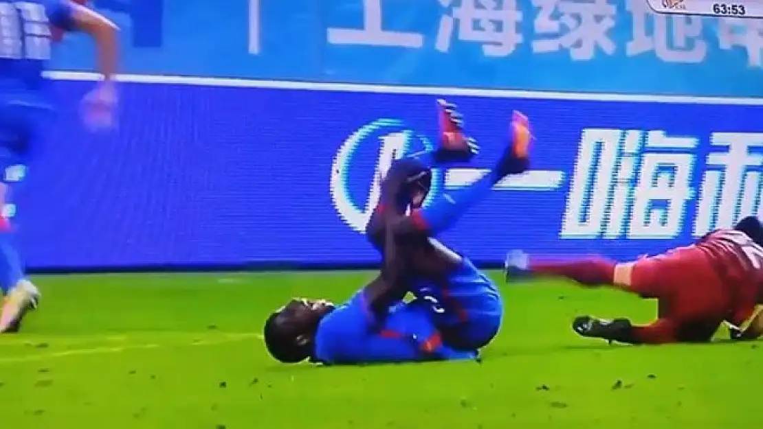 Demba Ba Bırakmıyor!