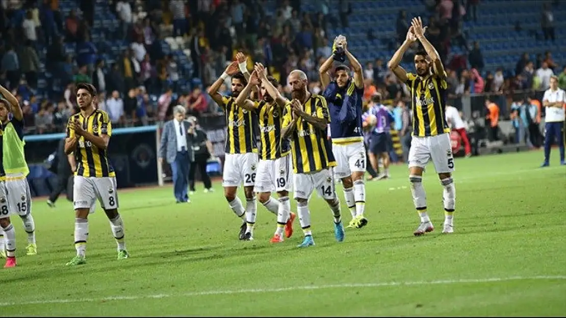 Fener'den İki Farklı Kimlik!