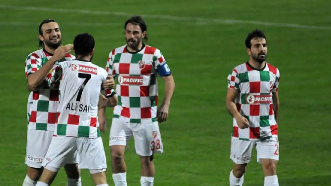 Karşıyaka 90'da Can Buldu!