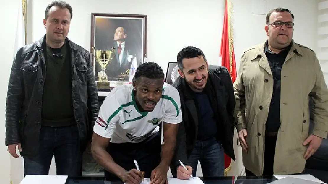 Akhisar M.Cityli Oyuncuya İmza Attırdı!