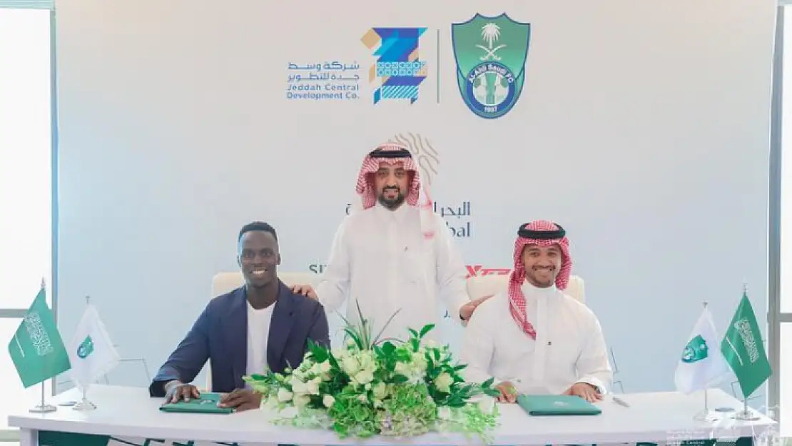 Mendy, Al Ahli'ye İmza Attı!