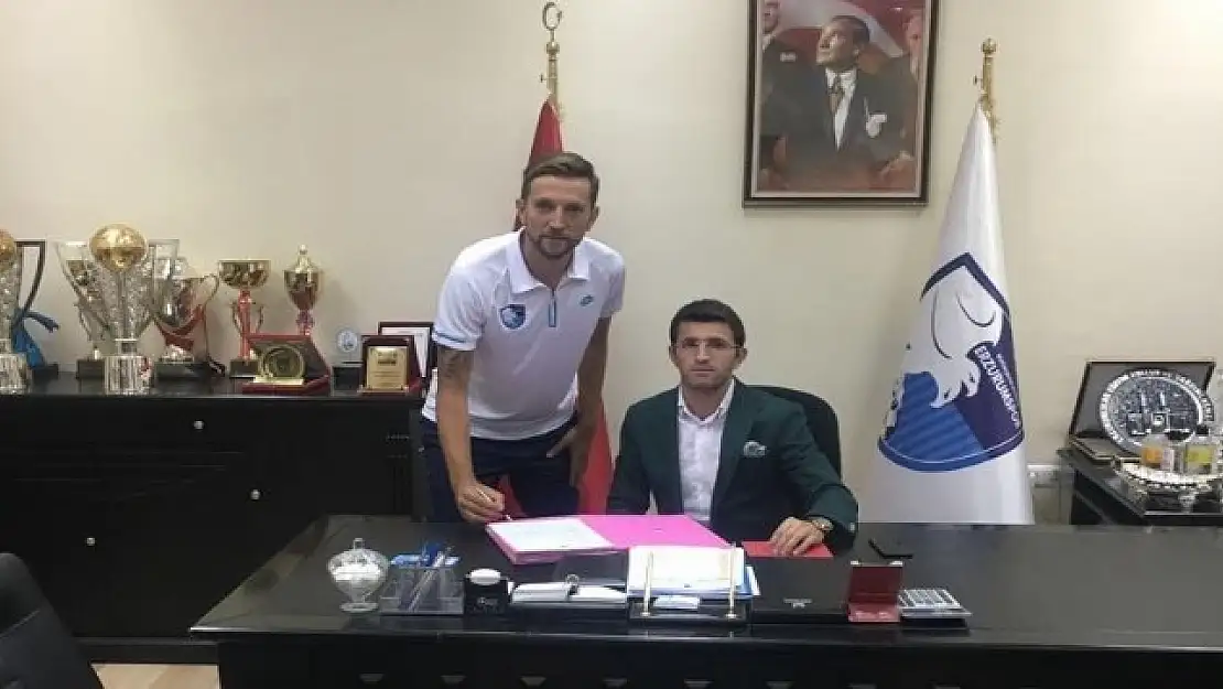 Erzurumspor'da Çifte İmza!