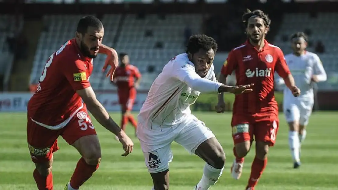 Samsunspor 10 Kişiyle 3 Puanı Aldı!