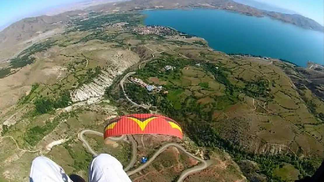 Elazığ'da Yamaç Paraşütü Şenliği!