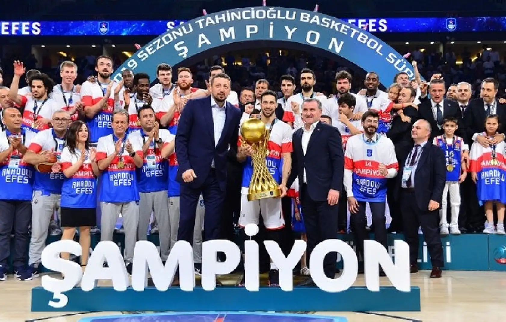 Şampiyon Anadolu Efes!