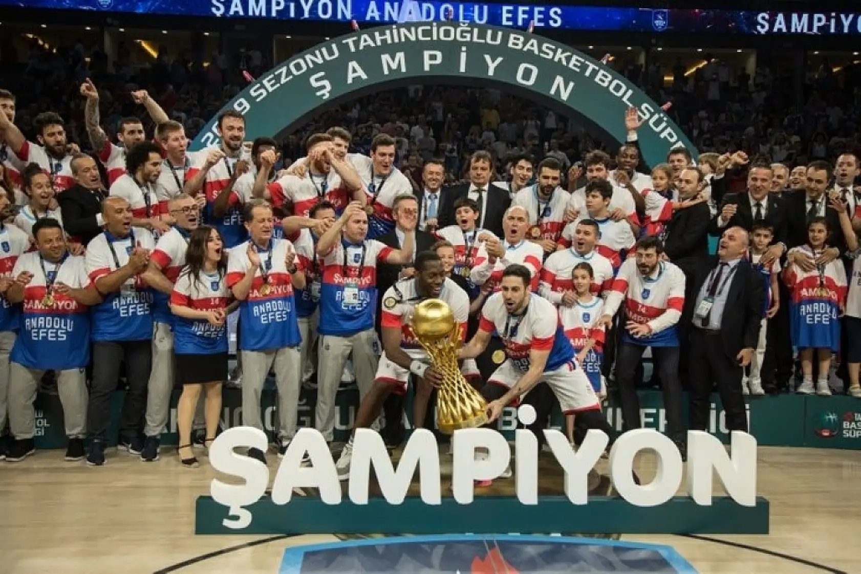 Şampiyon Anadolu Efes!
