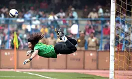 Dünya Futbolundaki Renkli Kaleciler!