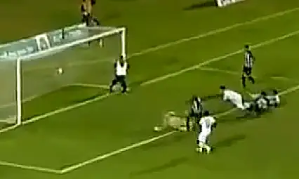 Masör Kaleci Golü Kurtardı!