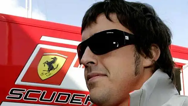 Alonso, Ricciardo'ya Şans Tanımadı!