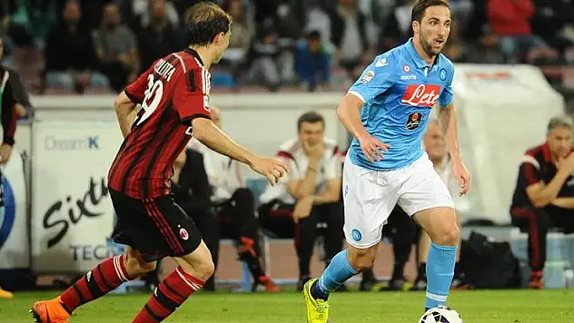 Napoli'den Milan'a Darbe!