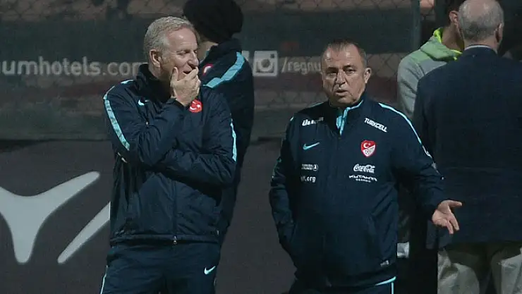 Oyuncuyla Hoca Arasına Girmeyiz!