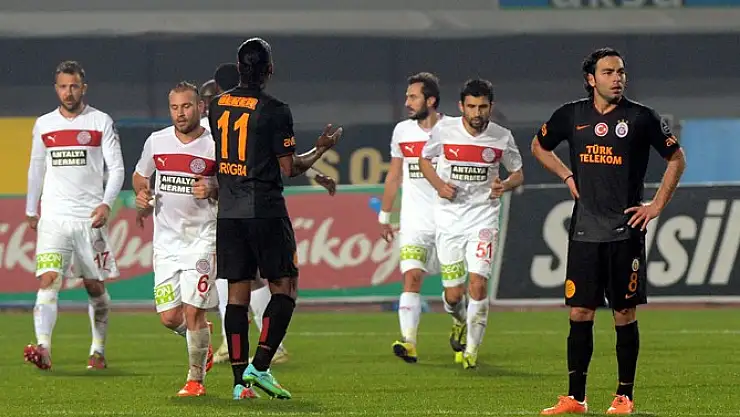 Galatasaray Dışarıda Kayıp!