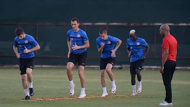 Morais'in Koltuğu Sallantıda!