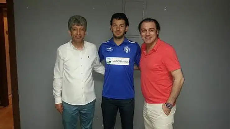 Atacan Öztürk,İmzayı Attı!