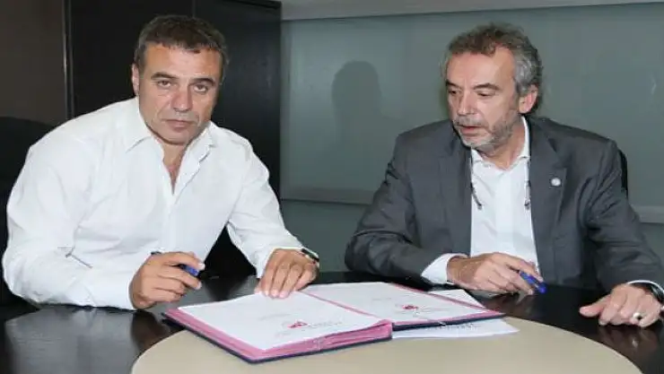 Ersun Yanal İmzaladı!