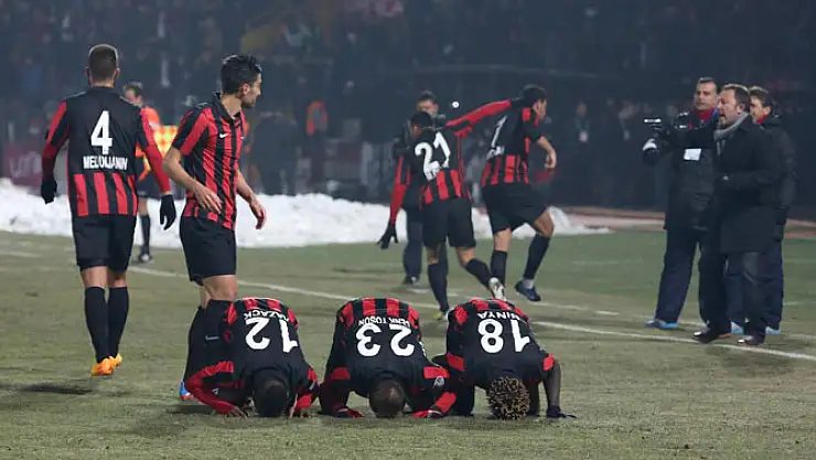Sergenli G.Antep Koptu Geliyor!