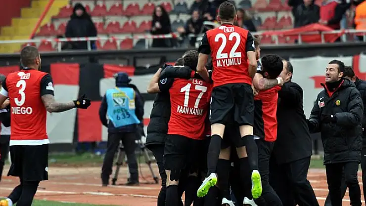 Es Es İlk Yarıda Bitirdi!