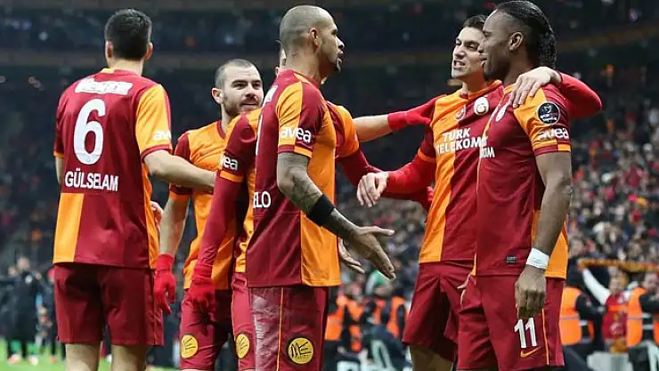 Arena'da Altısı Bir Yerde!