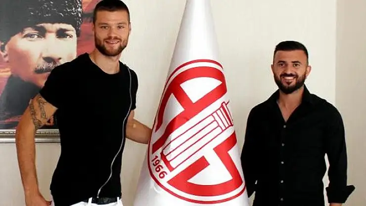 Antalyaspor'da İmzalar Atıldı!
