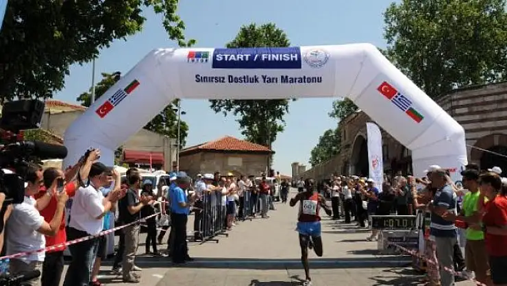 Atletler Sınırı Vizesiz Geçti!