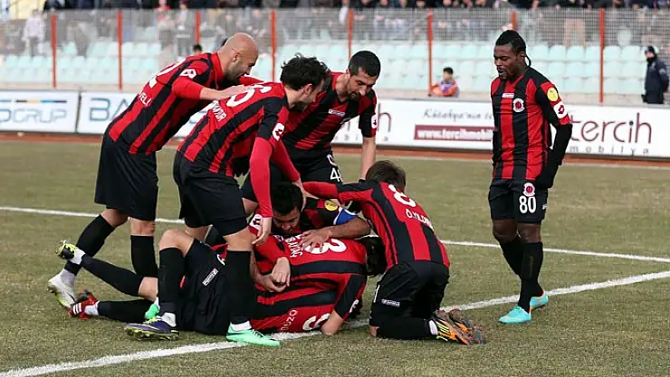 Özcan ve Agbetu 3 Puanı Getirdi!